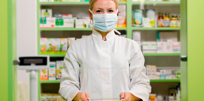 Провизор в аптеке